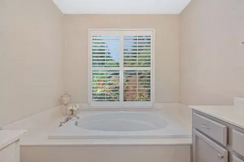 Bath - 5221 Thor Ct, Rocklin, CA 95765 photo 5 of 5