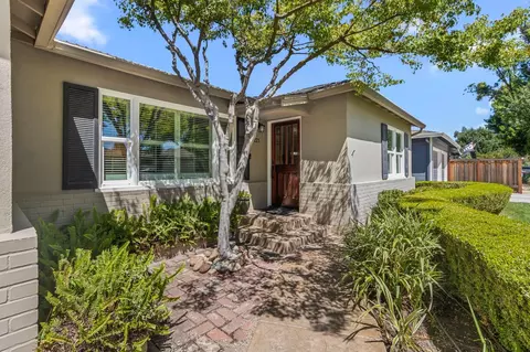 Exterior - 1221 Como Park Way, Modesto, CA 95350 photo 4 of 11