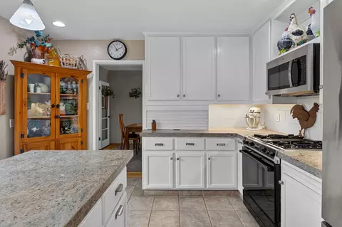 Kitchen - 1221 Como Park Way, Modesto, CA 95350 photo 3 of 4