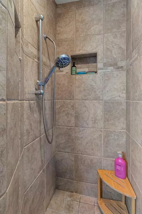 Bath - 1221 Como Park Way, Modesto, CA 95350 photo 4 of 4