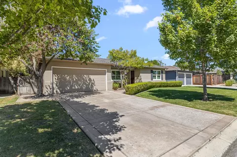 Exterior - 1221 Como Park Way, Modesto, CA 95350 photo 3 of 11