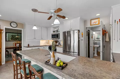 Kitchen - 1221 Como Park Way, Modesto, CA 95350 photo 4 of 4