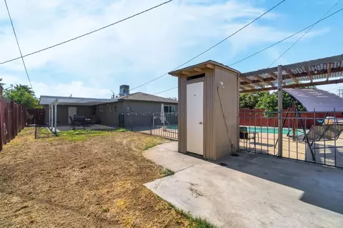 Exterior - 1016 Cutting St, Madera, CA 93638 photo 6 of 8