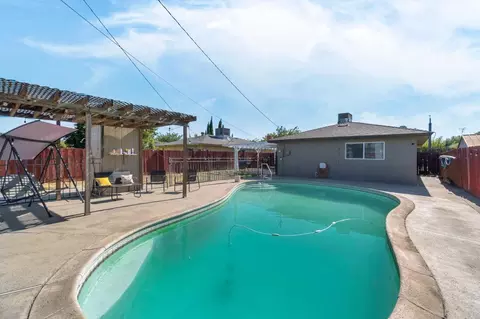 Exterior - 1016 Cutting St, Madera, CA 93638 photo 8 of 8