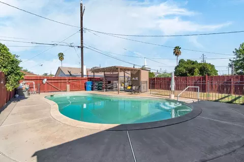 Exterior - 1016 Cutting St, Madera, CA 93638 photo 7 of 8