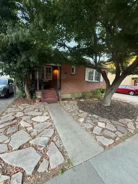 909 9th Ave, Sacramento, CA 95818