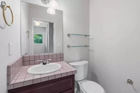 Bath - 4681 Oak Twig Way, Carmichael, CA 95608 photo 1 of 3