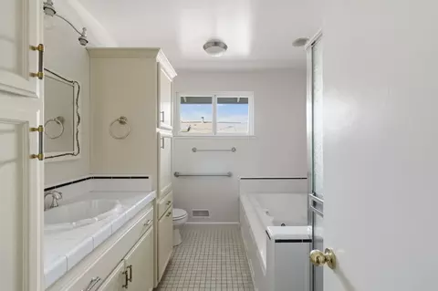 Bath - 4681 Oak Twig Way, Carmichael, CA 95608 photo 2 of 3