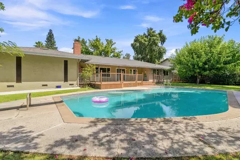 Exterior - 4681 Oak Twig Way, Carmichael, CA 95608 photo 4 of 5