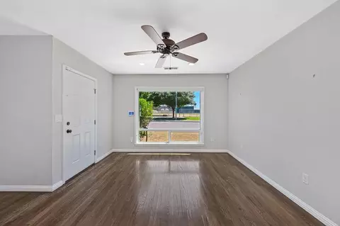 Living - 241 Mission St, Lodi, CA 95240 photo 5 of 6