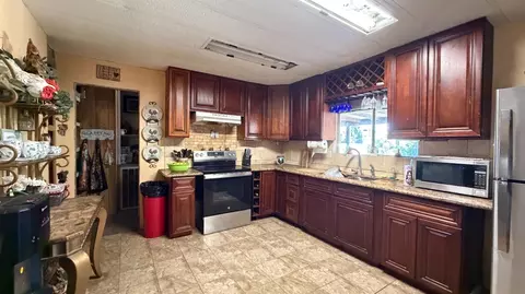 400 Cowan St, Modesto, CA 95358 photo 3