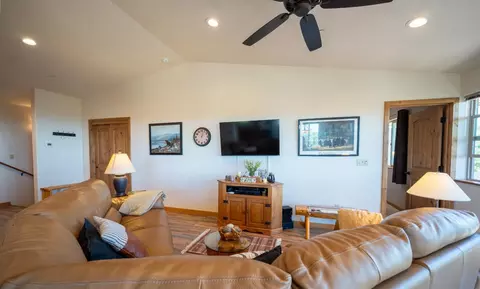 Living - 1138 Heather Dr, Murphys, CA 95247 photo 1 of 3
