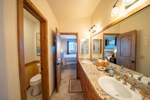 Bath - 1138 Heather Dr, Murphys, CA 95247 photo 5 of 7