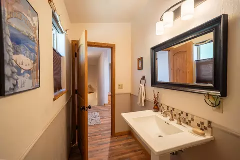 Bath - 1138 Heather Dr, Murphys, CA 95247 photo 2 of 7