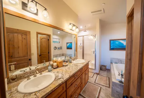 Bath - 1138 Heather Dr, Murphys, CA 95247 photo 3 of 7