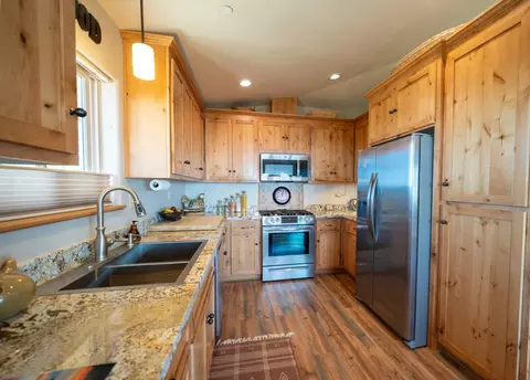 Kitchen - 1138 Heather Dr, Murphys, CA 95247 photo 2 of 2