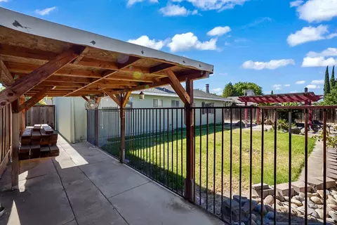 Exterior - 3024 Conant Ave, Modesto, CA 95350 photo 5 of 6