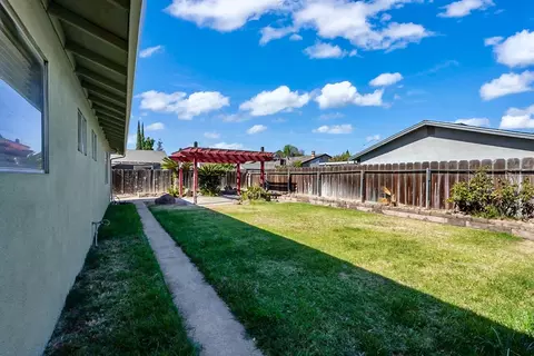Exterior - 3024 Conant Ave, Modesto, CA 95350 photo 4 of 6