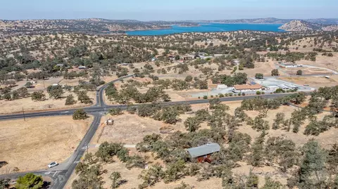 4115 Arbolada Dr, La Grange, CA 95329