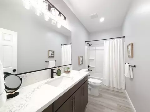 Bath - 1519 9th Ave, Olivehurst, CA 95961 photo 1 of 4