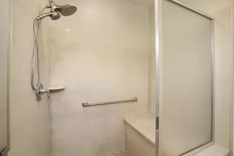 Bath - 1534 Maple Valley St, Manteca, CA 95336 photo 3 of 3