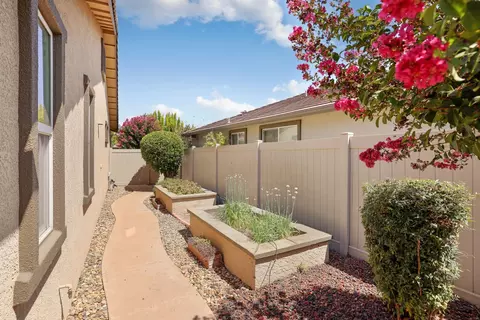 Exterior - 1534 Maple Valley St, Manteca, CA 95336 photo 4 of 9