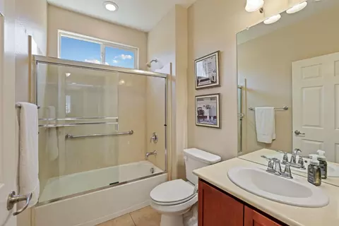 Bath - 1534 Maple Valley St, Manteca, CA 95336 photo 1 of 3