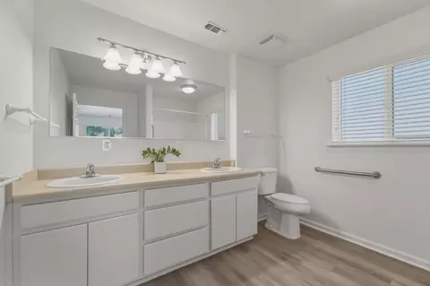 Bath - 105 Park St, Gridley, CA 95948 photo 2 of 6