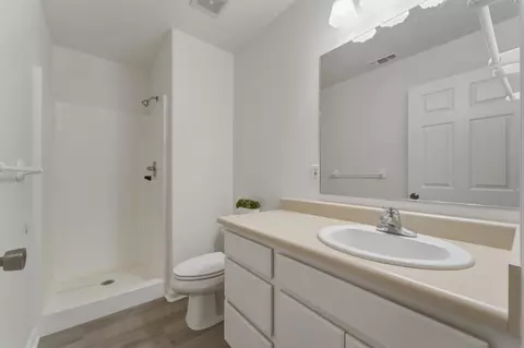 Bath - 105 Park St, Gridley, CA 95948 photo 6 of 6