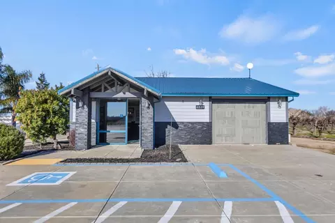 Exterior - 6539 E Peltier Rd, Acampo, CA 95220 photo 6 of 21