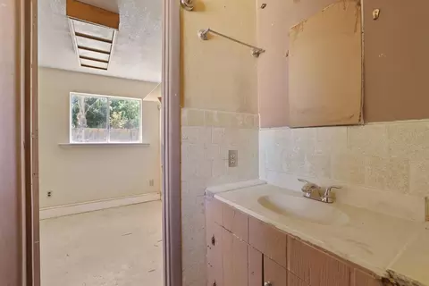 Bath - 2898 S Corral Hollow Rd, Tracy, CA 95377 photo 3 of 3