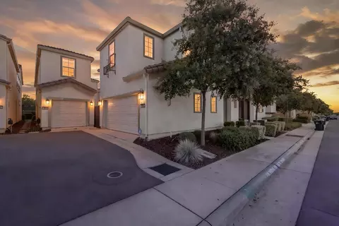 5000 Ocean Ln, Elk Grove, CA 95757