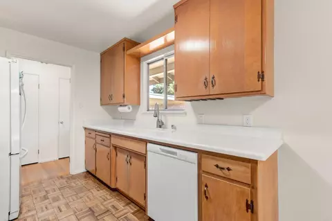 Kitchen - 1118 Stanford Pl, Davis, CA 95616 photo 4 of 5
