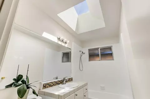Bath - 1118 Stanford Pl, Davis, CA 95616 photo 4 of 4