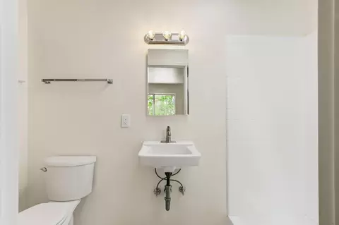 Bath - 1118 Stanford Pl, Davis, CA 95616 photo 1 of 4