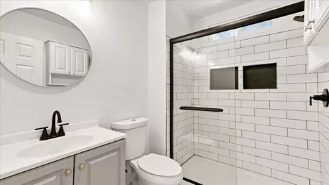 Bath - 2418 E Park St, Stockton, CA 95205 photo 2 of 4