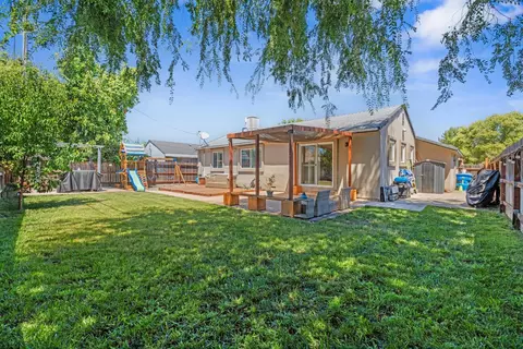 Exterior - 242 Martha St, Manteca, CA 95337 photo 4 of 6