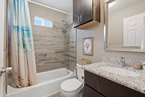 Bath - 242 Martha St, Manteca, CA 95337 photo 1 of 2