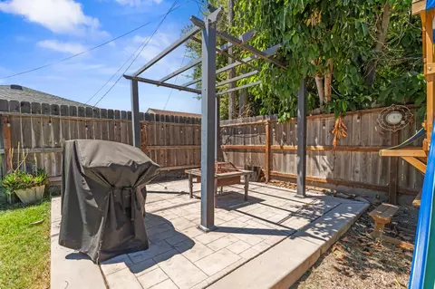 Exterior - 242 Martha St, Manteca, CA 95337 photo 5 of 6