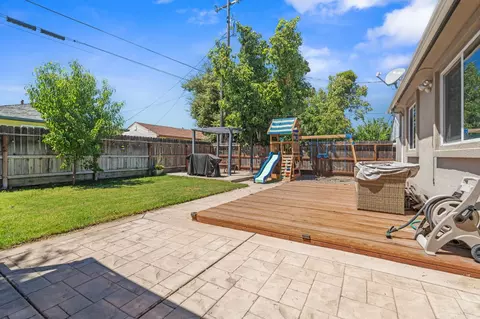 Exterior - 242 Martha St, Manteca, CA 95337 photo 2 of 6