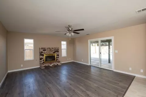 Living - 1621 Davis St, Ripon, CA 95366 photo 6 of 8