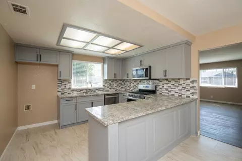 Kitchen - 1621 Davis St, Ripon, CA 95366 photo 1 of 3