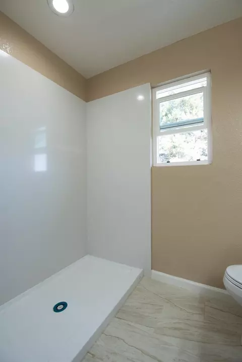 Bath - 1621 Davis St, Ripon, CA 95366 photo 4 of 4