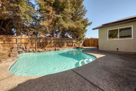 Exterior - 1621 Davis St, Ripon, CA 95366 photo 7 of 10