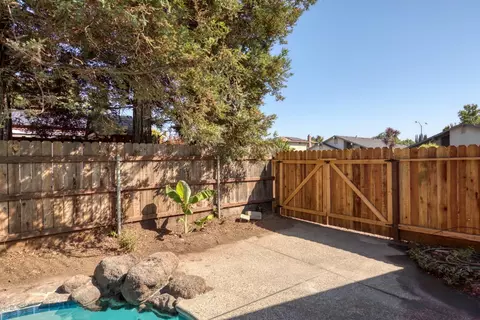 Exterior - 1621 Davis St, Ripon, CA 95366 photo 8 of 10
