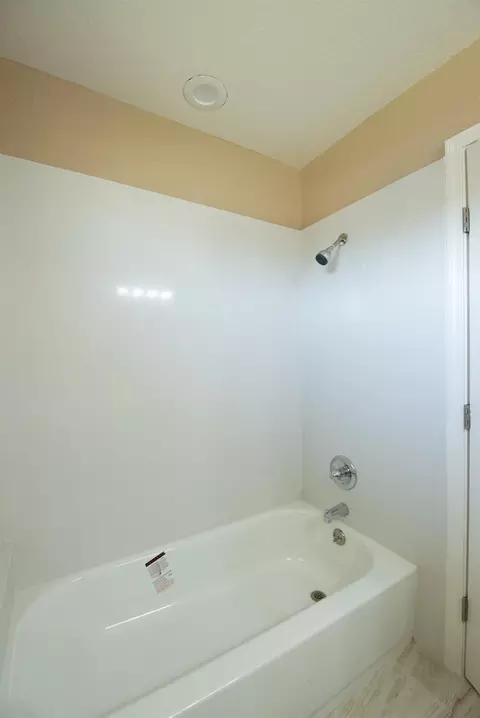 Bath - 1621 Davis St, Ripon, CA 95366 photo 2 of 4