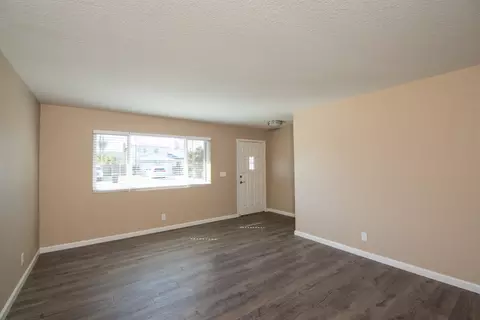 Living - 1621 Davis St, Ripon, CA 95366 photo 2 of 8