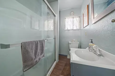 Bath - 15736 Armstrong Rd, Sheep Ranch, CA 95246 photo 2 of 3