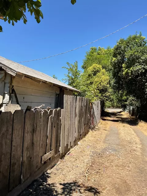 Exterior - 303 Plainsburg Rd, Planada, CA 95365 photo 14 of 46