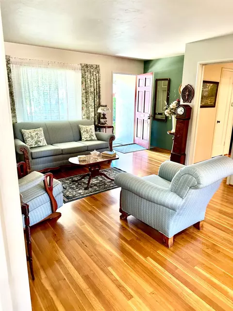 Living - 928 Hackberry Ave, Modesto, CA 95350 photo 2 of 2